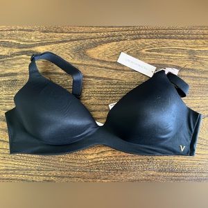 Victoria’s Secret light leaf lined bra 36B in black